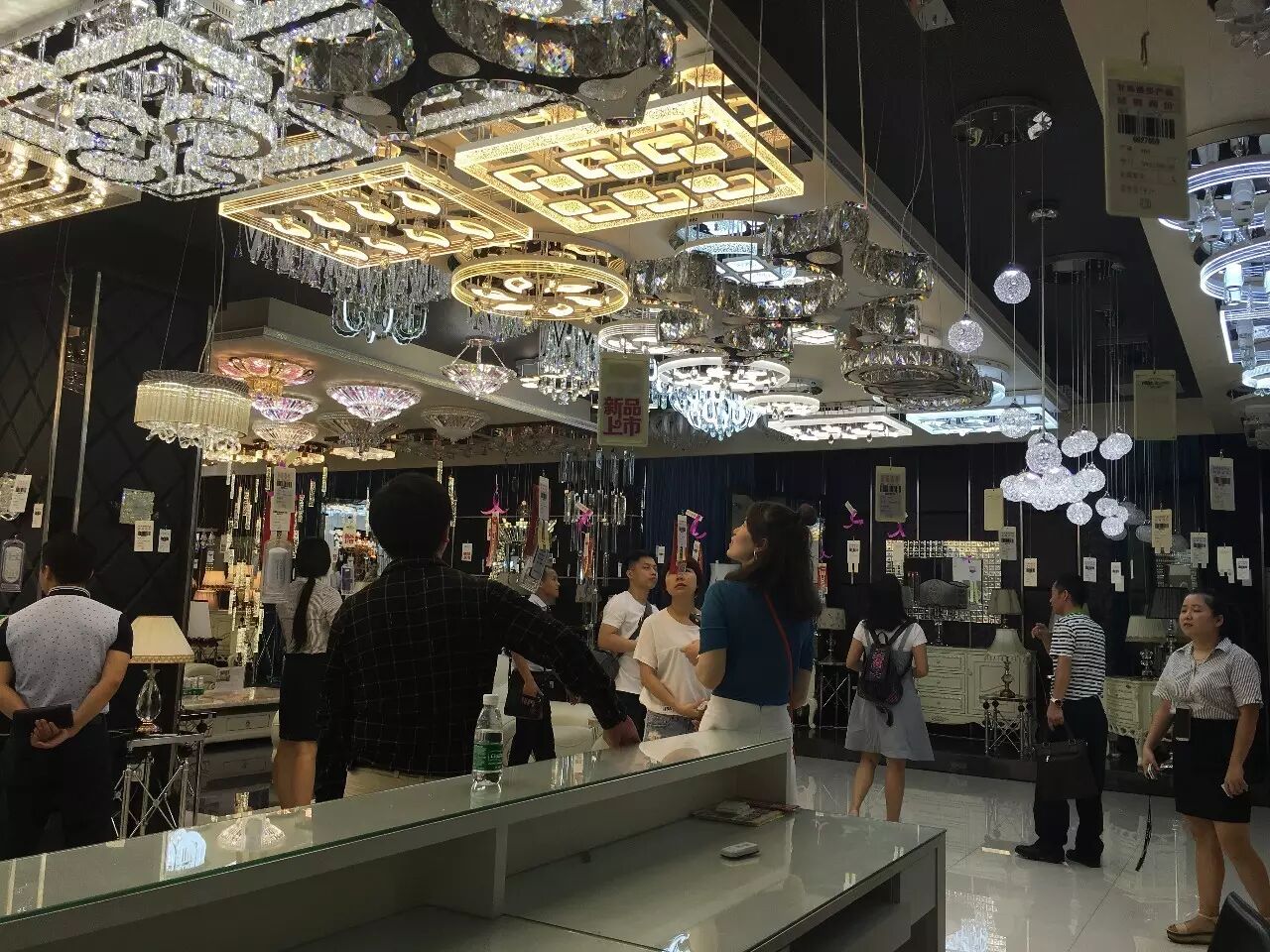 开得了团购会，做得了冠名商 | 雷士告诉你，什么叫真正的强者