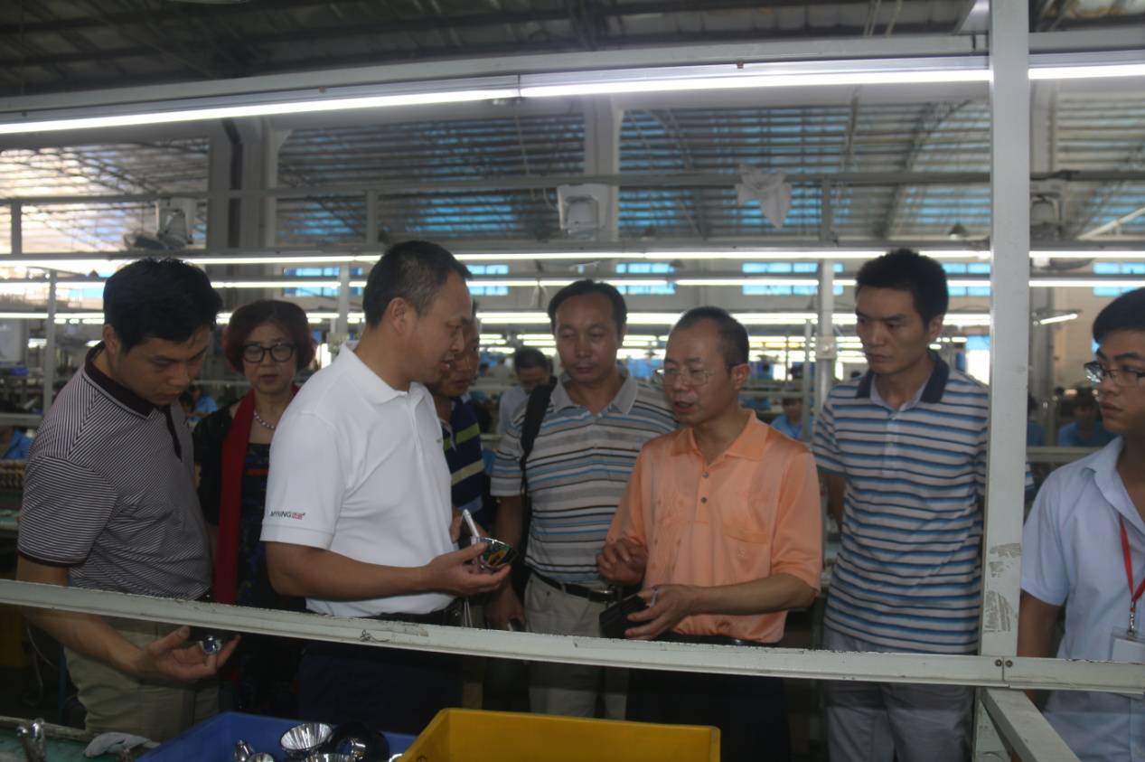 团结协作 | 湖南商会走访领航光电，开创“标杆企业”新纪元