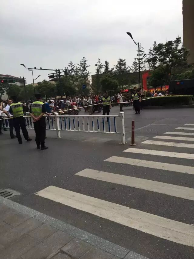 聚焦 | 杭州沈半路灯具市场昨日突发火灾，敲响安全警钟！