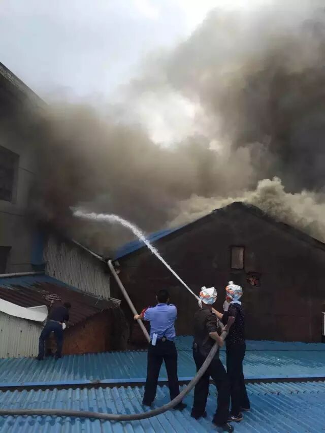 聚焦 | 杭州沈半路灯具市场昨日突发火灾，敲响安全警钟！