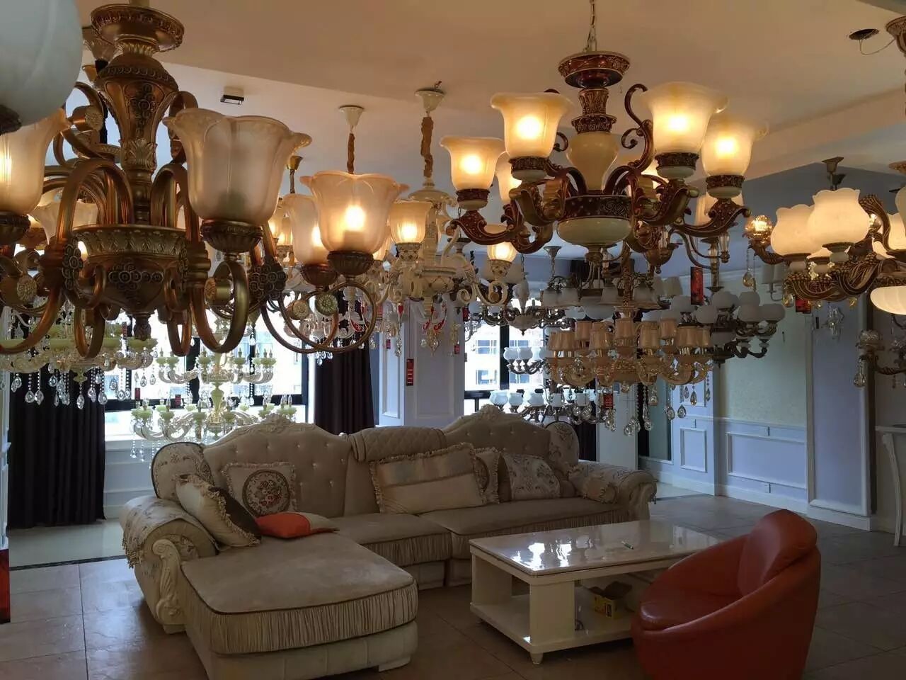 线上冲击巨大？看线下如何反击！ | 浙江金华灯具市场调研手记