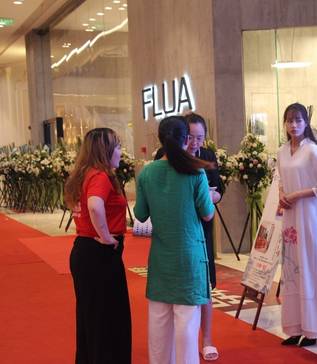 昨日，古镇人竟然都被华艺广场的这股茶香所征服......