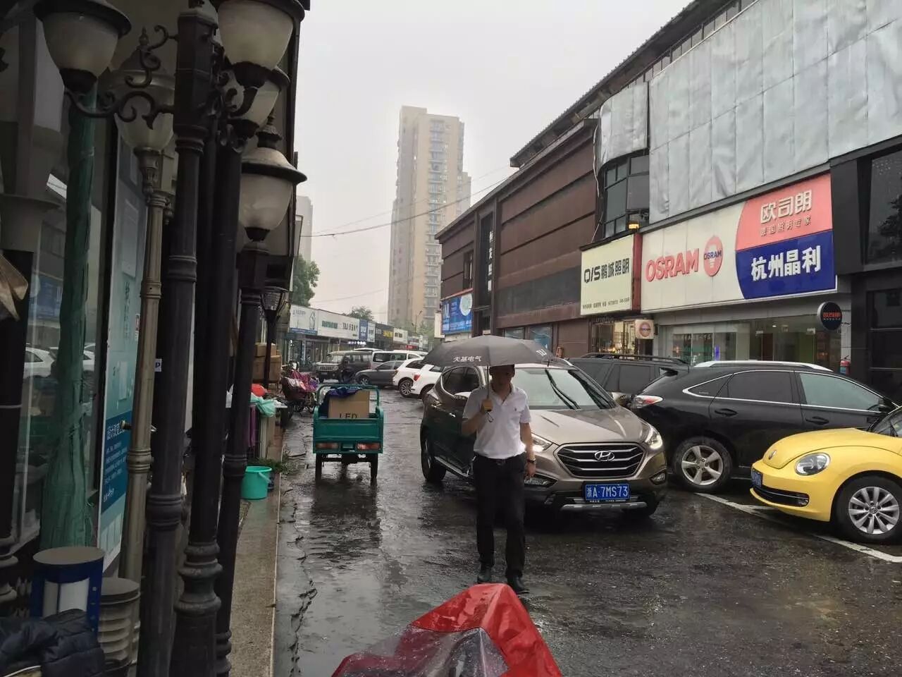 聚焦 | 杭州沈半路灯具市场昨日突发火灾，敲响安全警钟！