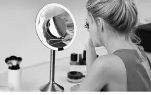 走马观灯 | “美图秀秀”弱爆了，智能LED“美图镜镜”你见过没？