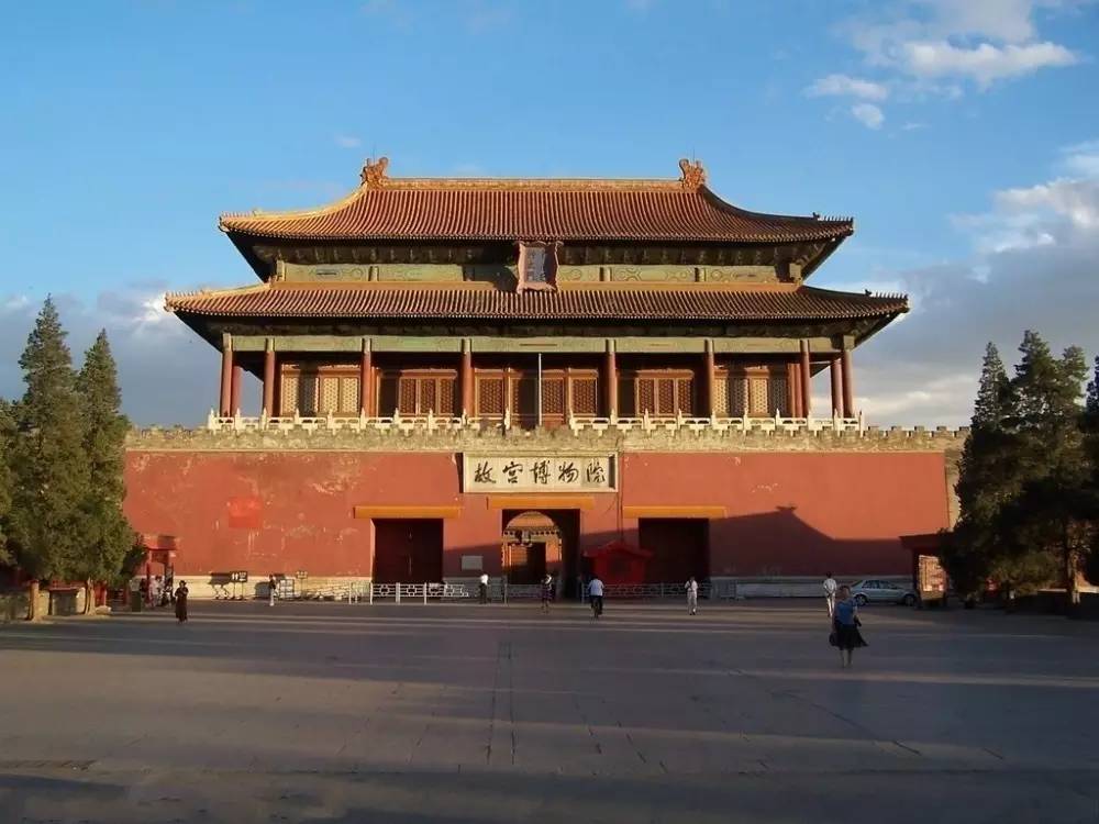 北京故宫博物院建立于1925年10月10日,是在明朝,清朝两代皇宫及其