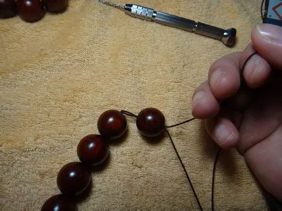 博昇玉道：最实用串珠子的方法和牢固打结法