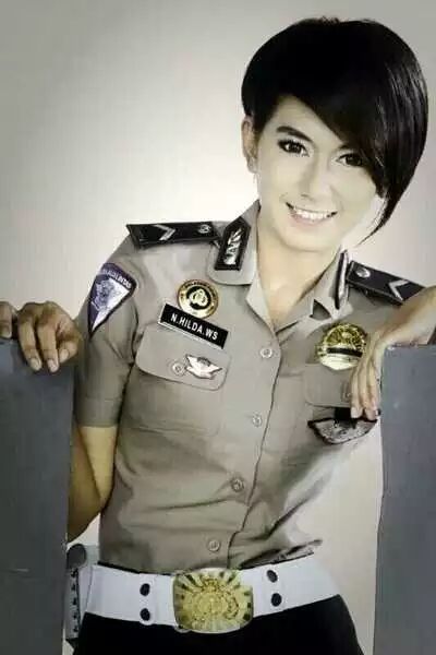 18个国家的美女警察...请逮捕我吧！