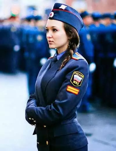 18个国家的美女警察...请逮捕我吧！