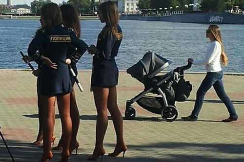 18个国家的美女警察...请逮捕我吧！