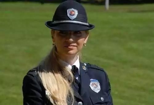 18个国家的美女警察...请逮捕我吧！