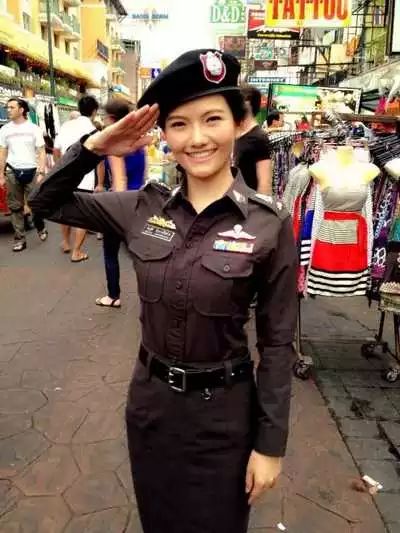 18个国家的美女警察...请逮捕我吧！