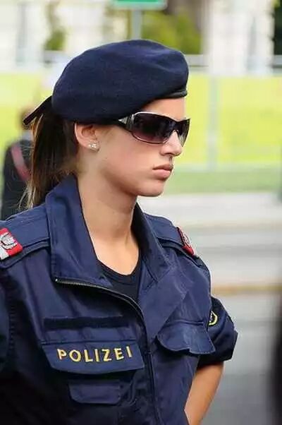 18个国家的美女警察...请逮捕我吧！