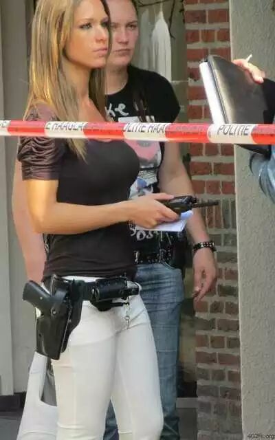 18个国家的美女警察...请逮捕我吧！