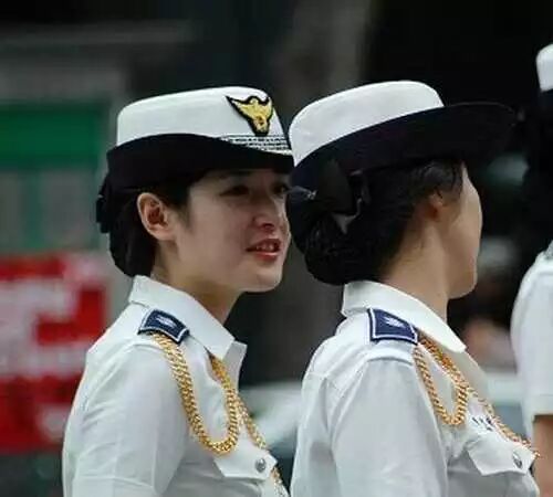 18个国家的美女警察...请逮捕我吧！