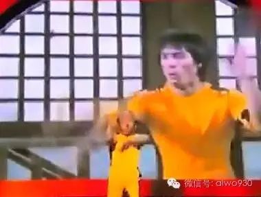 小孩神模仿李小龙,惊呆老外!