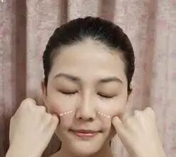 下巴变瘦的自然妙招_怎么瘦双下巴最有效的方法_下巴瘦瘦的方法