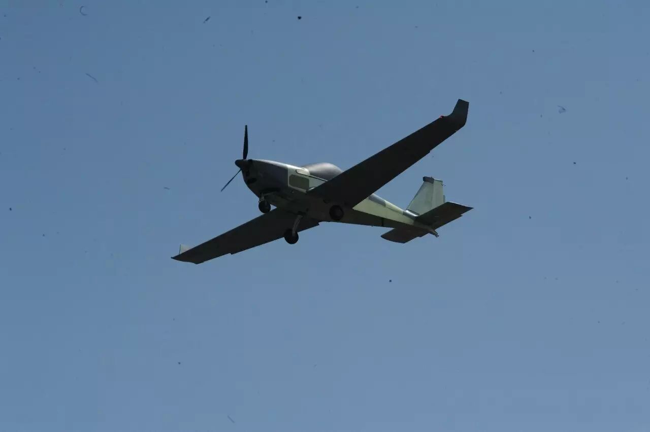 中航工業(yè)鷂鷹外貿無人機成功首飛 