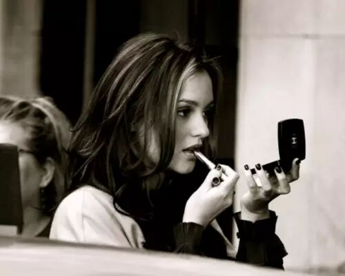 情人眼里出西施是什么意思 为什么情人眼里会出西施？| 冬日很social