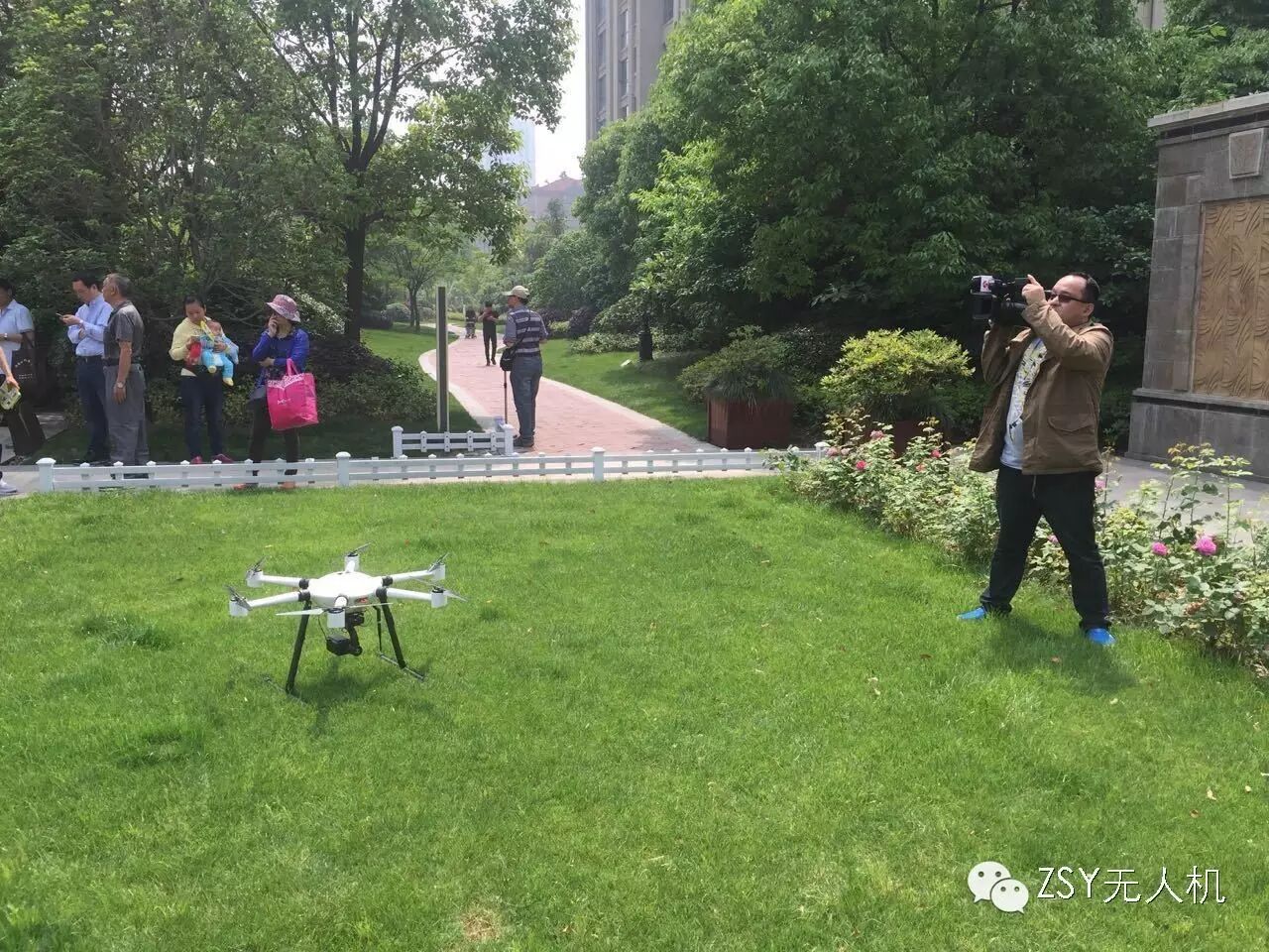 ZSY無人機(jī)“空中哨兵”助陣鼓樓區(qū)防震減災(zāi)應(yīng)急疏散演練活動(dòng)
