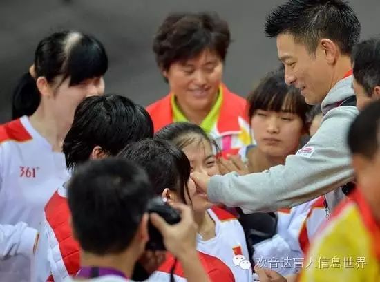 华仔来了!!刘德华看望备战里约残奥会运动员,你是好样...