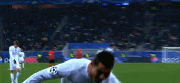 也决定了谁是拿到决赛名额的那一位 但在这场欧洲杯半决赛中 贝尔带球