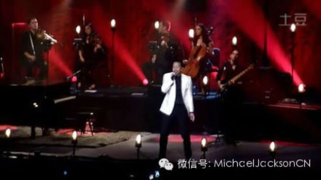 【视频】John Legend翻唱MJ的经典歌曲《Rock With You》