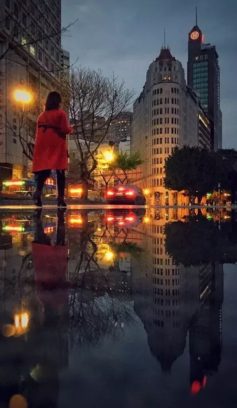 2016年3月24日,雨后的沿江西路,镜面般的倒影,如梦如幻.