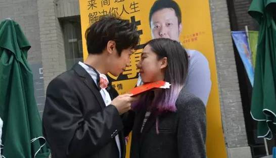“陈坤”“唐嫣”惊现中关村创业大街,掀起互联网金融人...
