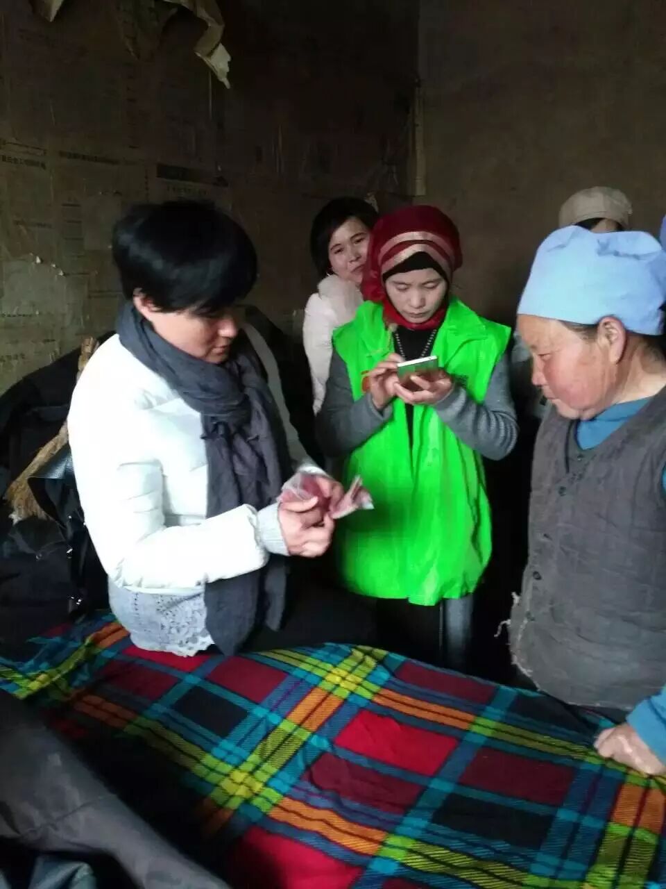 病痛中的老爷爷 家中的三口人 同村的马金秀,马富财,虎伟,虎占武等人