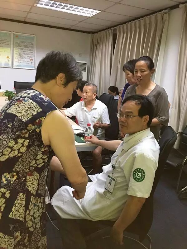 二胎、养胃、癌症治疗……不用去医院排队,绿城把专家们接到了业主身边-怀孕期