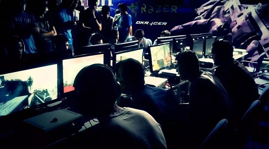 ������Ϸ��ʱ��Ѫ�������ΰ�������ܸ��������缲��