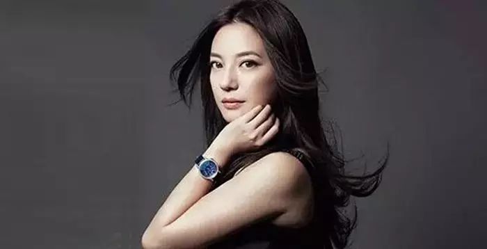 从“小燕子”到“女版巴菲特”,看赵薇如何成功蜕变~
