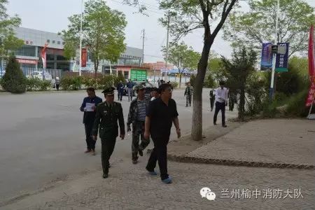 资讯  榆中县副县长张磊带队现场督导彩钢板房拆除工作