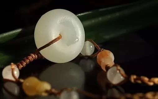 都说玉养人，人养玉，到底是怎么养的？