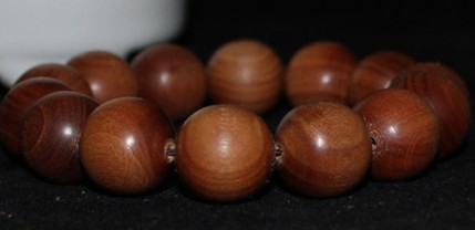 各种檀香味道特点及其保养