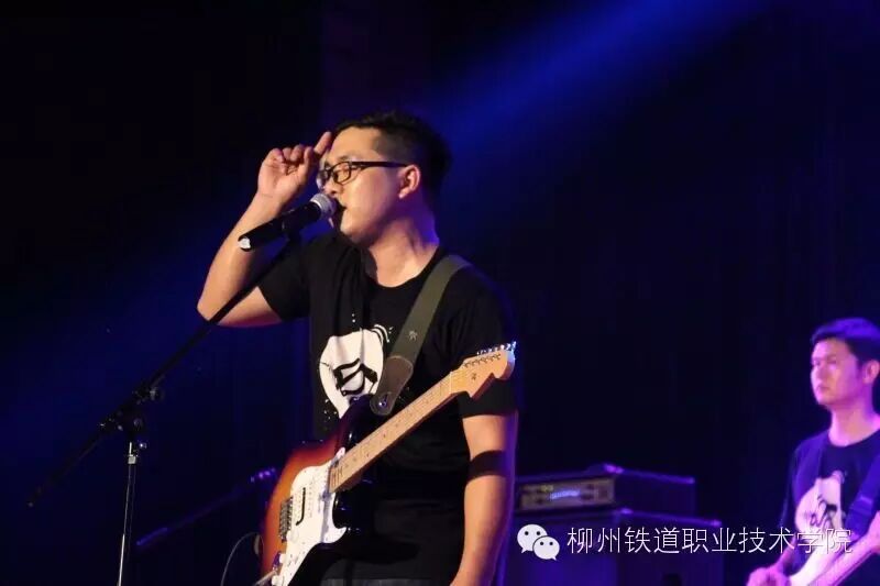校友风采刘涛上广西卫视是凭“A4腰”?