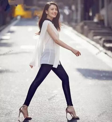 一条皮裤,范冰冰穿显瘦,高圆圆穿显高,她穿为何要被网...