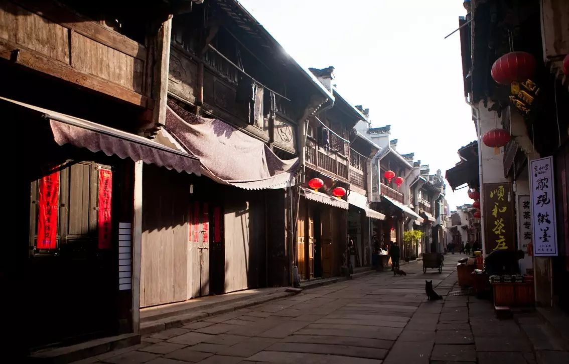 屯溪的宋代老街,仿若流动的清明上河图.