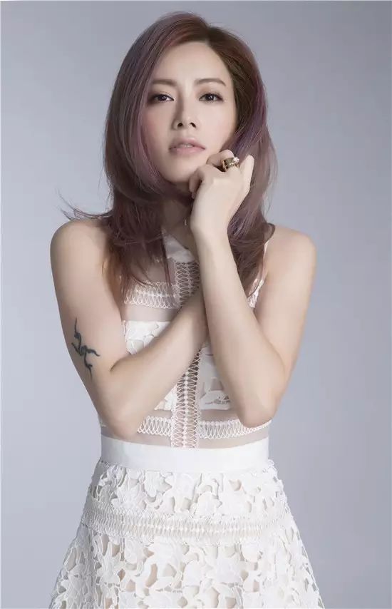 如今少男们已经30而立,徐怀钰依然不老,提起这个名字,哪一首歌曲会最