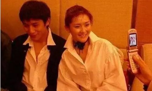 谢娜又被吐槽,与前任刘烨亲密照被扒,张杰尴尬
