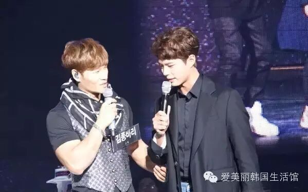 宋仲基-李光洙-朴宝剑惊喜助阵金钟国Turbo演唱会 光洙晒...