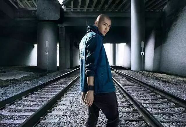 【娱乐】大势潮流新男神吴亦凡与女神范冰冰同台飙运动街...