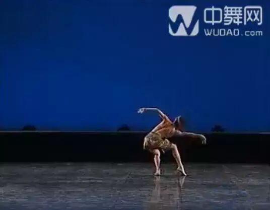 玉米提第八届桃李杯舞蹈比赛金奖傣族舞蹈组合视频,快来...
