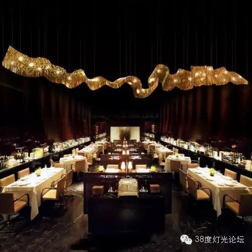 如诗一般存在，这些挑高空间的灯具别错过