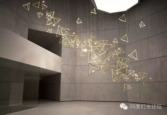 如诗一般存在，这些挑高空间的灯具别错过