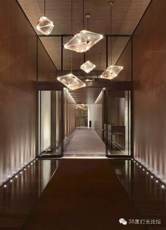 如诗一般存在，这些挑高空间的灯具别错过