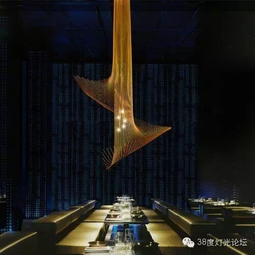 如诗一般存在，这些挑高空间的灯具别错过