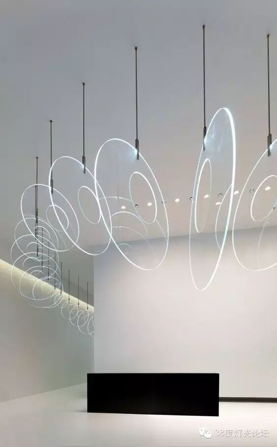 如诗一般存在，这些挑高空间的灯具别错过