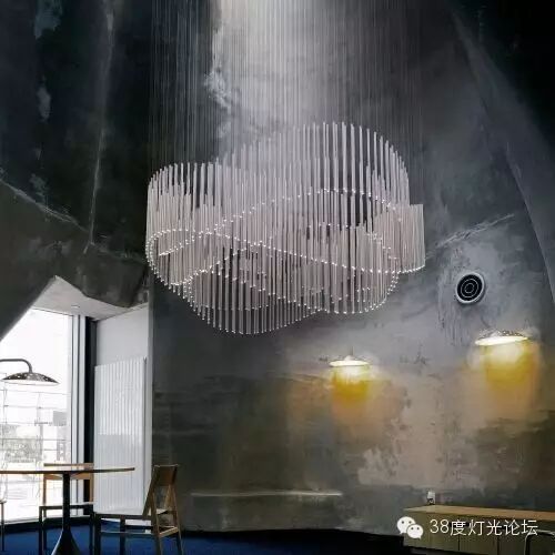 如诗一般存在，这些挑高空间的灯具别错过