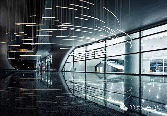 如诗一般存在，这些挑高空间的灯具别错过